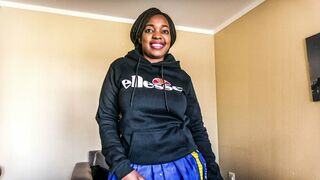 Afrikai koleszos nőci munkát keres a tanulmányaihoz