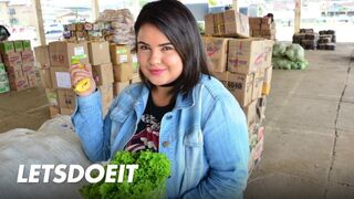 Dagadt kolumbiai milf pinája mélyen meghágva xiomarától
