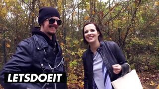 Hatalmas keblű néger hajú német lány felvétel a hatalmas kombiban vad baszásra