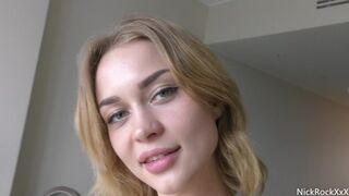 Loren Strawberry szűke tini kis csajt anal dugással hódít a szállodában