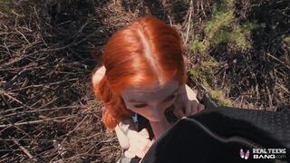 Izgató vörös tini Madi Collins kibelezi a puncáját és alaposan megdugja a méretes rúdja
