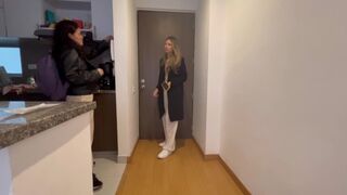 A szomszéd csajszi leszbi vágyait teljesítem hálából