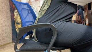 Hapsim arab felesége felizgult a munkahelyén és megdugta magát a bugyijában