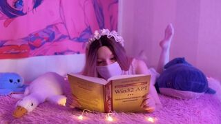 Apró tini kis csajt teleélvezik a tökéletes seggén