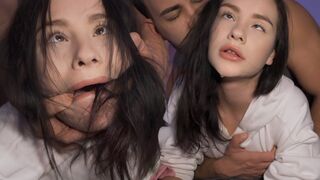 Extrém spriccelős orgazmus - 18 éves tini rendesen szétbaszva durva kutyapózban - matty mila perez